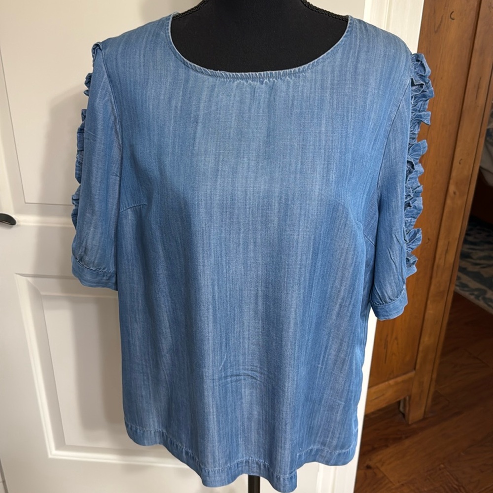 Crown & Ivy. Sz Large. Like new. $15